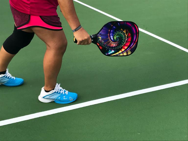 a woman holding a racket on a tennis court.