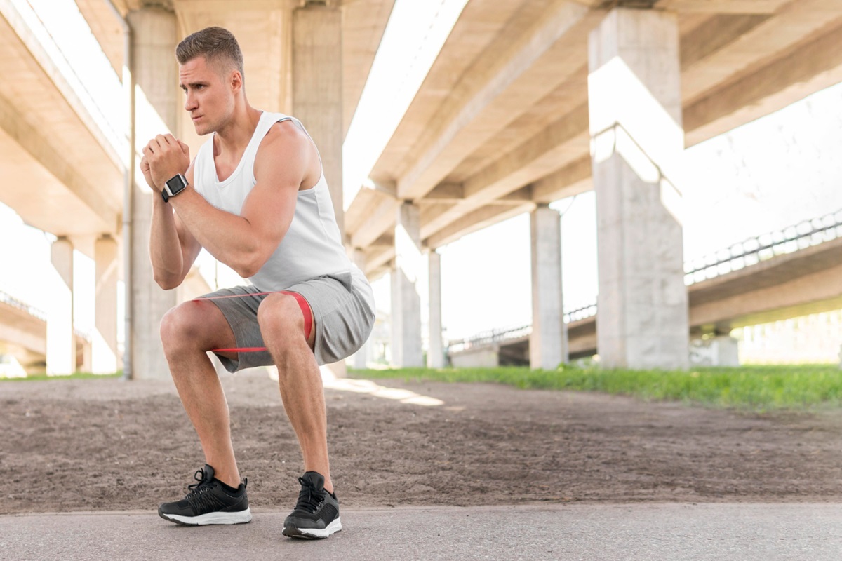 How to Treat Knee Pain When Squatting